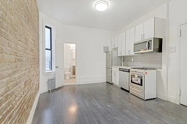 Rented by Creed Realty Group | media 18