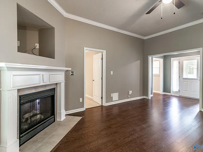 124 Wittington Ln — Photo 6