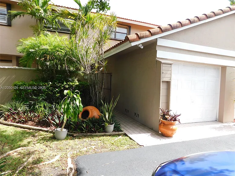 11648 SW 91st Ter #11648 — Photo 2