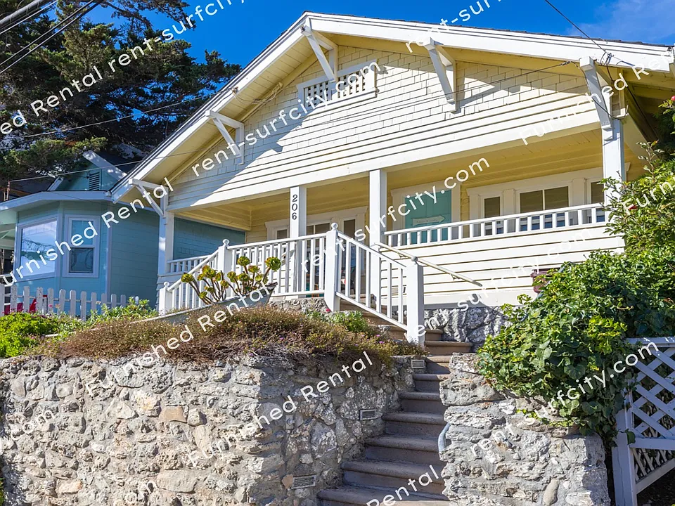 206 Cherry Ave