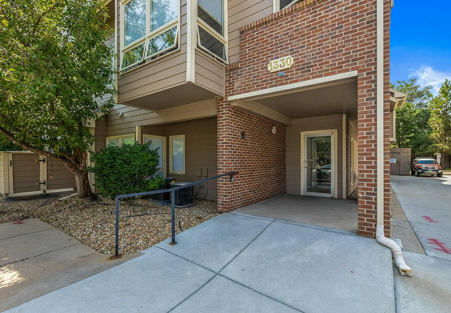 1330 South Monaco Parkway, Unit 14 — Photo 2