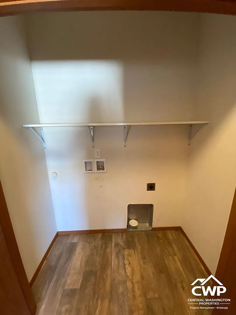Private Backyard + Double Car Garage | Your Next Yakima Home Is Waiting! — Photo 3