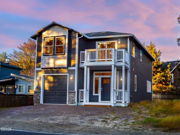 33495 Cape Kiwanda Dr, Pacific City, OR 97135