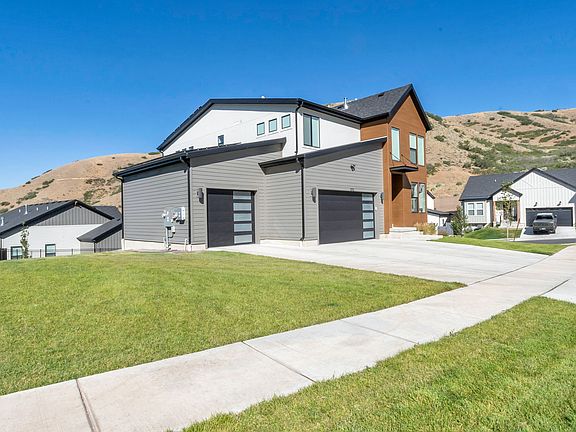 3rd image of 1711 W Canyon Rim Rd N