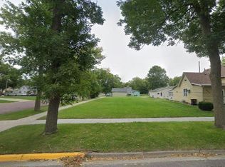 501 1st Ave SE, Wells, MN 56097