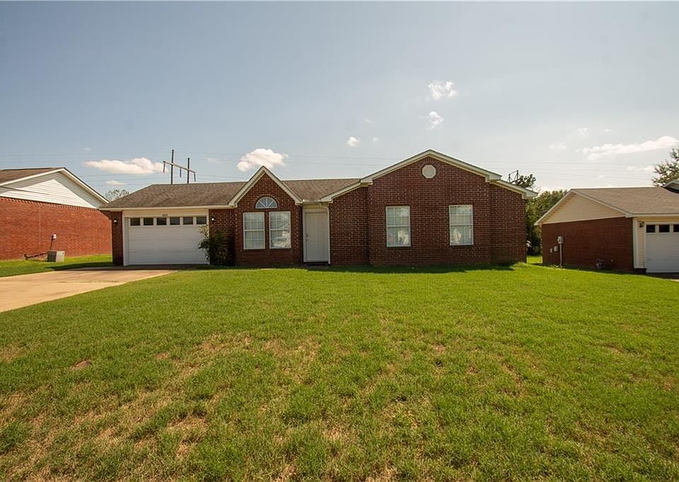 1st image of 609 Sandstone Dr