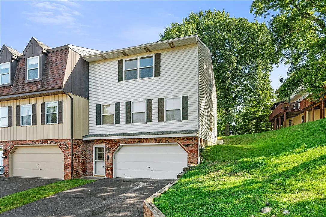 1409 Magnolia Ct photo 1
