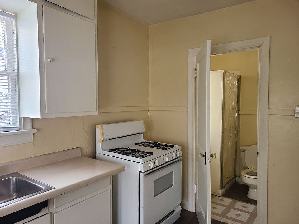 2nd image of 1019 1/2 South St