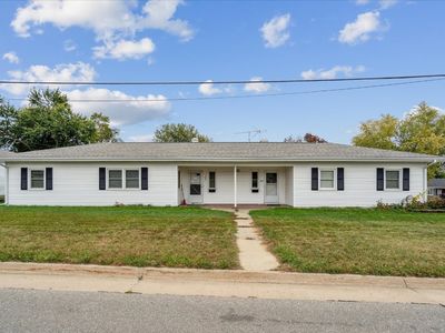 105 W Willman St, Hiawatha, IA, 52233