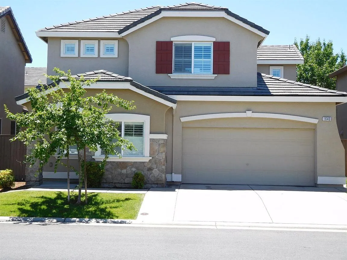 1643 Grey Bunny Dr photo 1