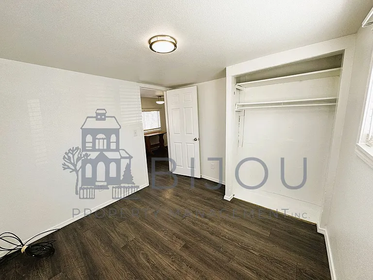Downtown Rooms — Photo 19