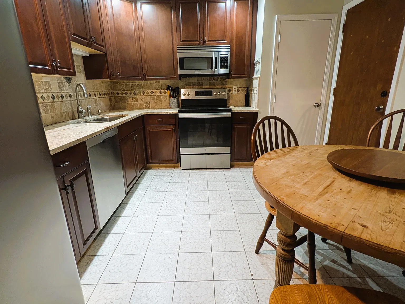 2 bed, 1.5 bath, 980 sqft, $2,500 — Photo 4