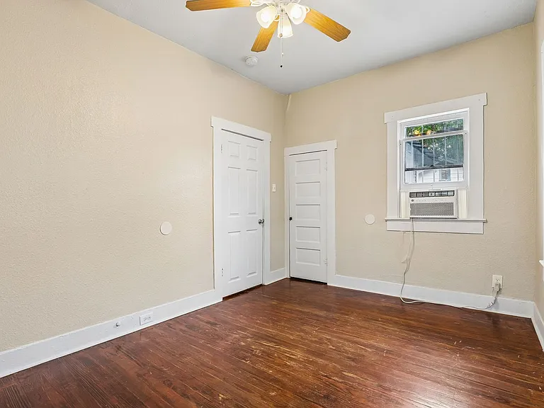 2310 N Sabinas St — Photo 12