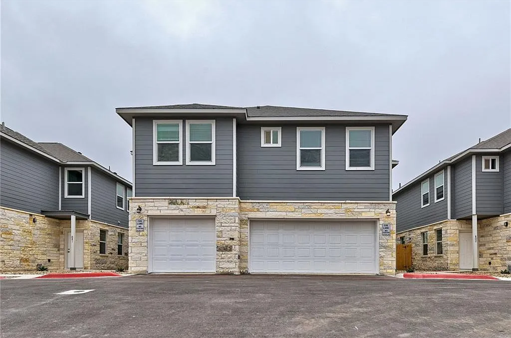 3 bed, 2.5 bath, 1740 sqft, $1,895 — Photo 1
