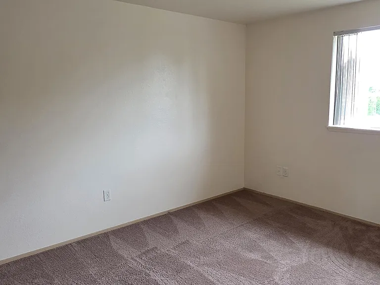 Brittany Crossing Apartments — Photo 25