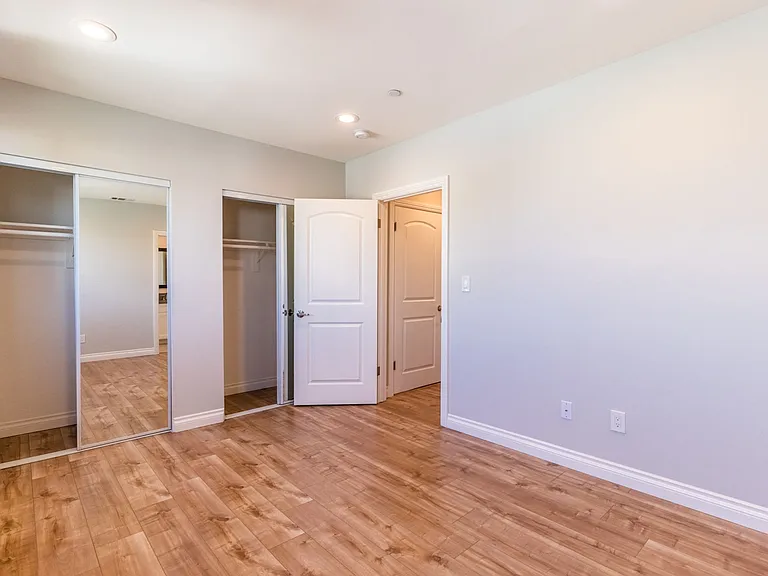1737 S Longwood Ave — Photo 25