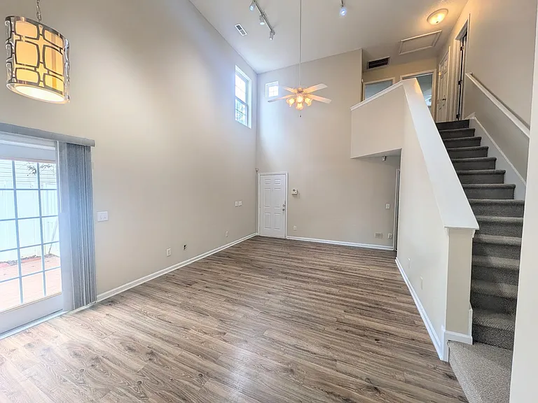 404 Commons Dr — Photo 3