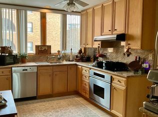 45 Kimbark Rd APT 2S, Riverside, IL 60546