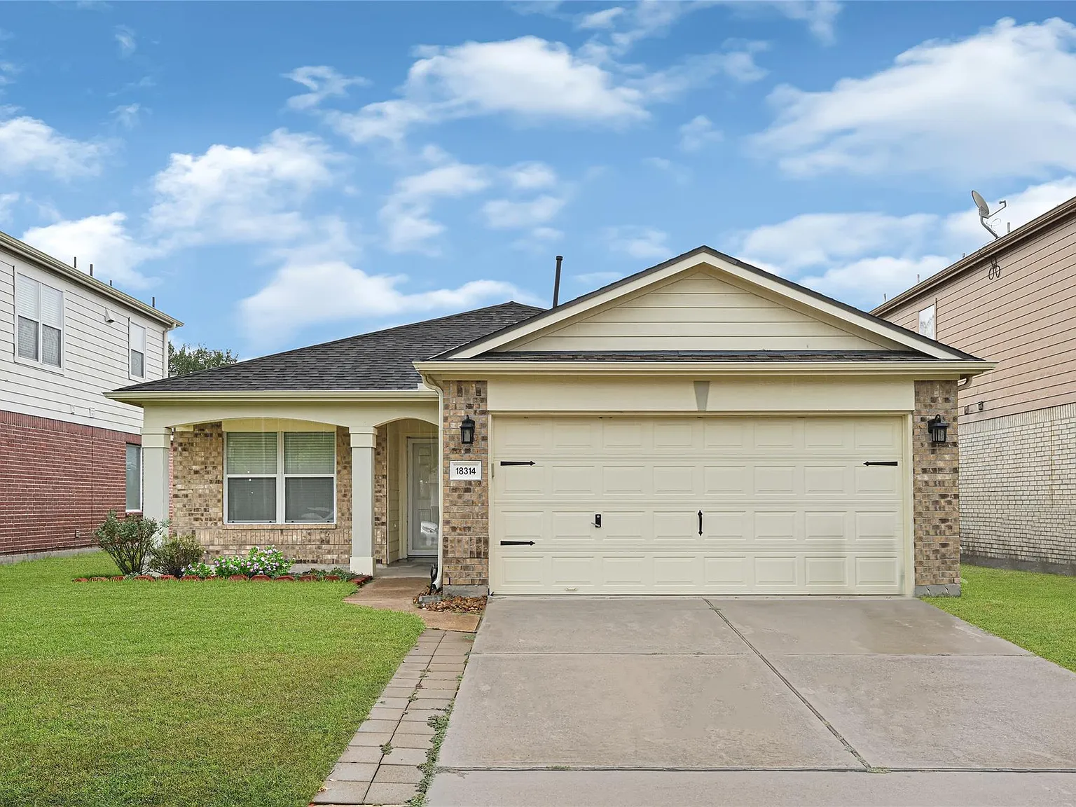 3 bed, 2.0 bath, 1450 sqft, $2,000 — Photo 2
