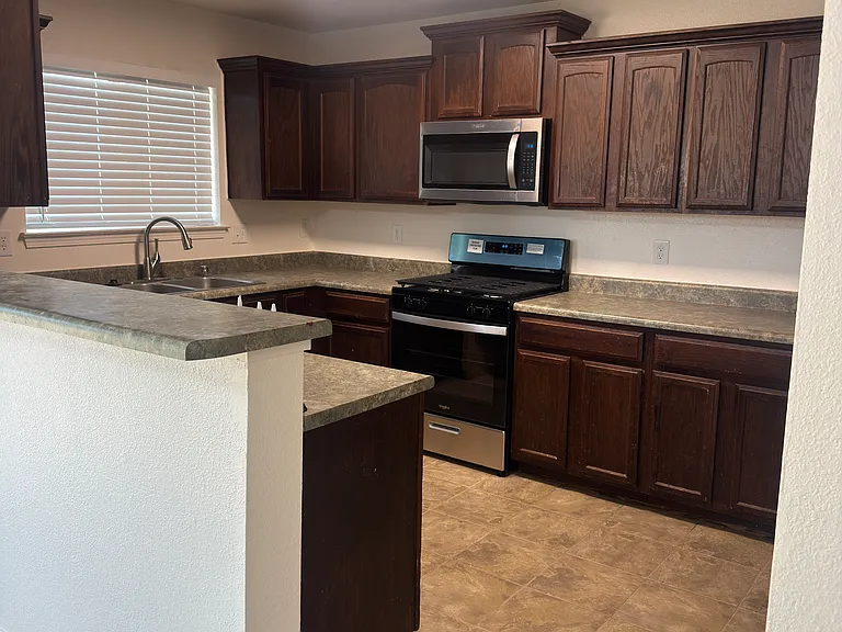 14265 Woods Point Ave — Photo 10