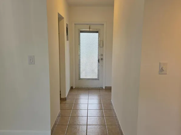 3400 NW 48th Avenue, Lauderdale Lakes, FL 33319