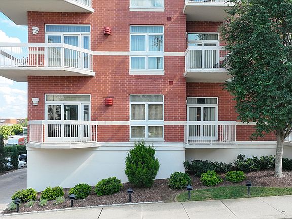 5th image of 110 31st Ave N APT 102