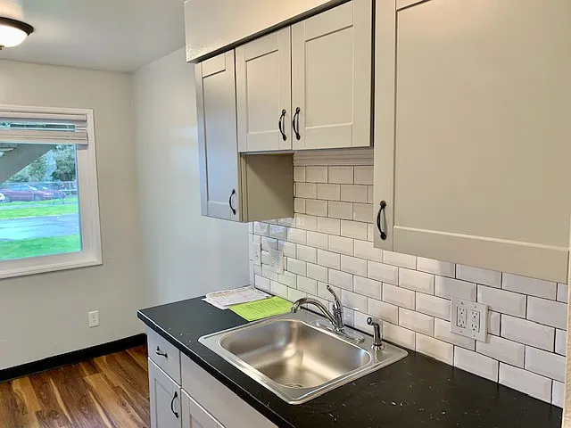 Building Photo - 495 W Clarendon St #10
