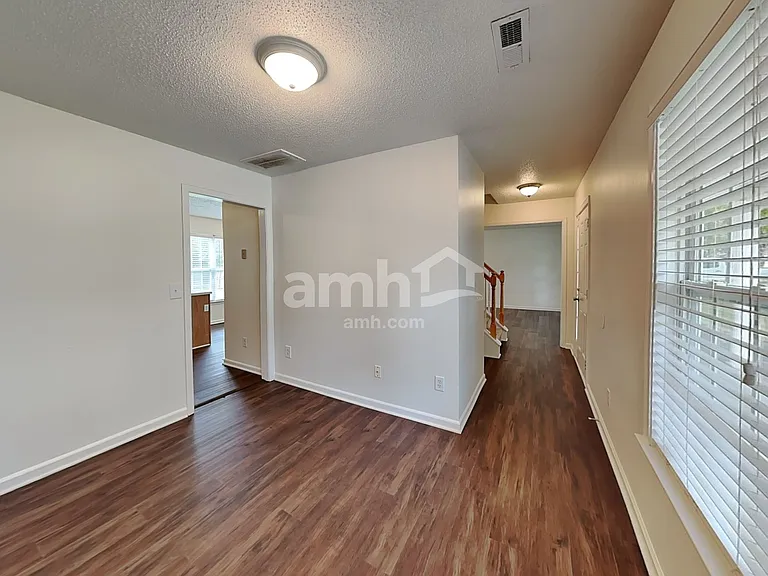 60 Falcon Ct — Photo 10
