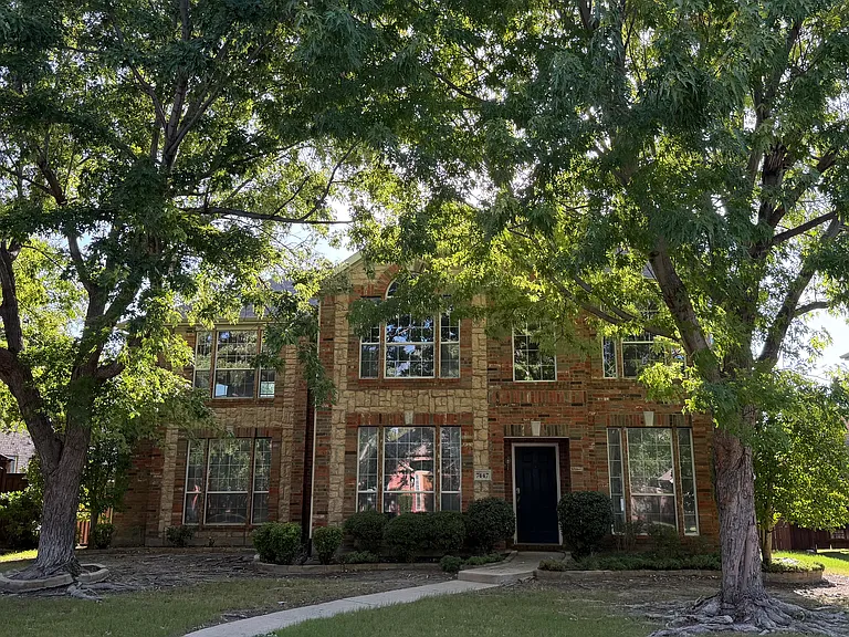 7447 Ravenhill Dr — Photo 1