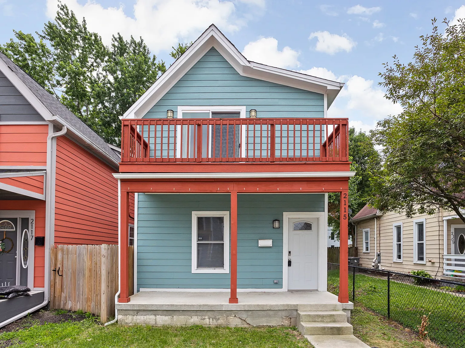 2115 Pleasant St — Photo 1