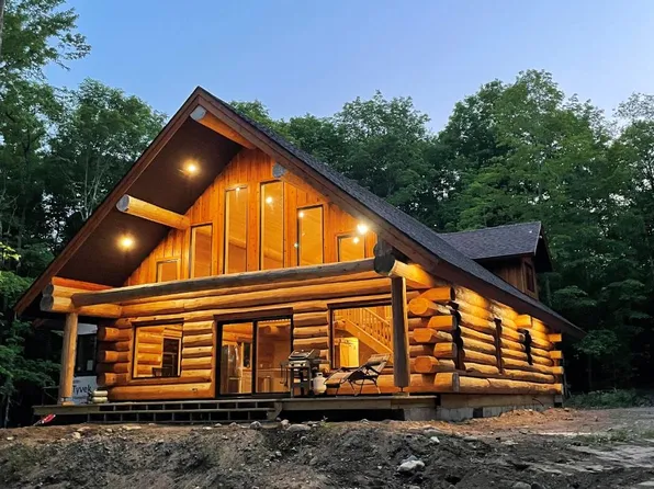 218 Elizabeth Rd, Iron River, MI 49935