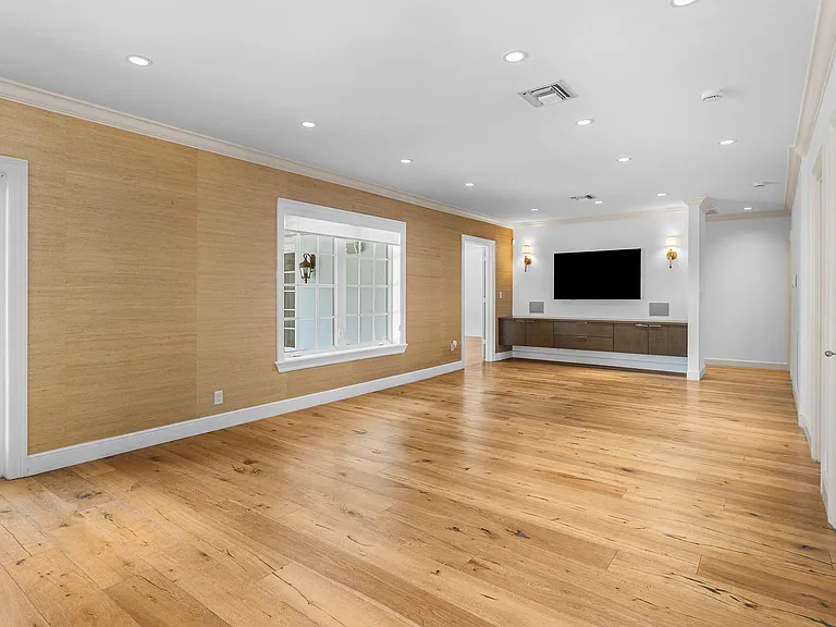 1103 NW 6th Ave — Photo 9