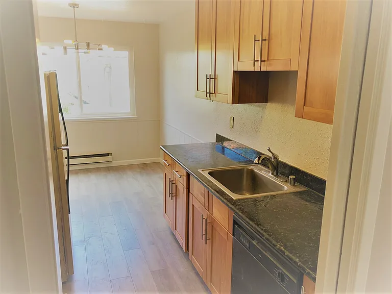 1060 Noriega Ave #8 — Photo 5