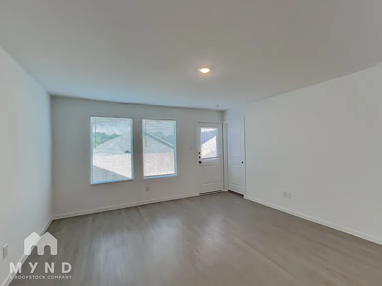 1262 Basswood Dr — Photo 10