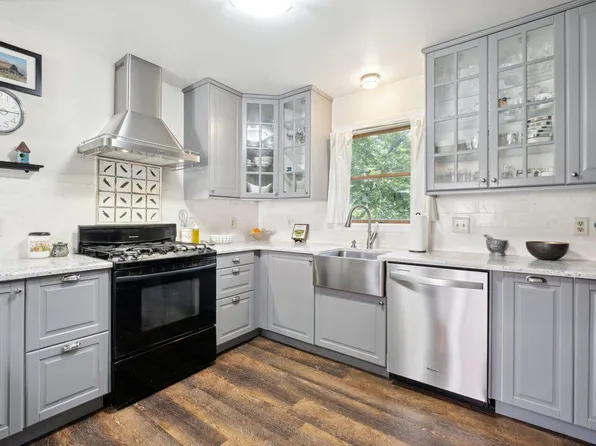 2338 Belmont Ln E, North Saint Paul, MN 55109