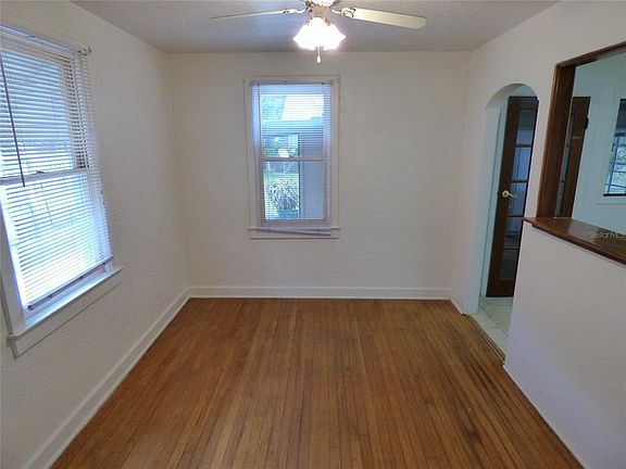 5th image of 1419 Warwick Pl