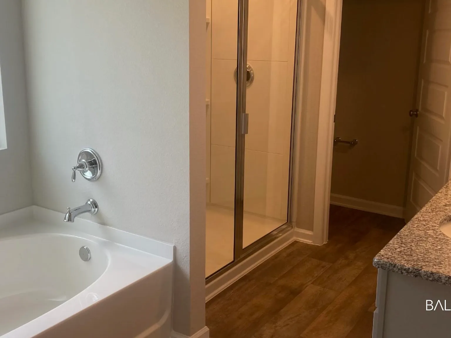 4 bed, 2.0 bath, 1915 sqft, $2,400 — Photo 4