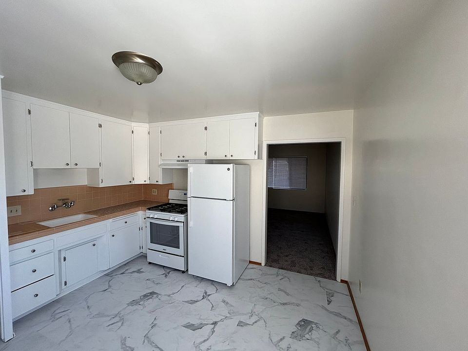 1st image of 4036-40 Illinois St #4038