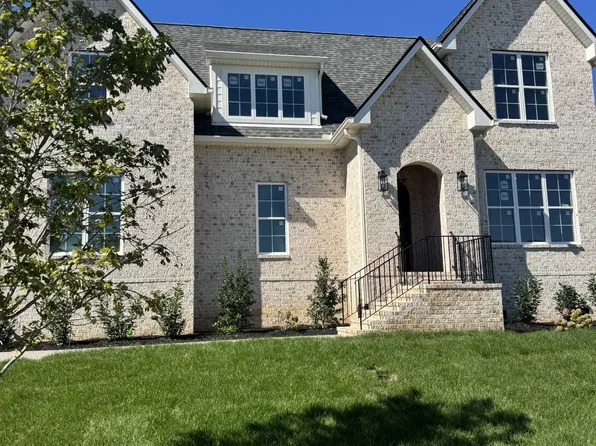 1010 Stone Creek Ln, Lebanon, TN 37087