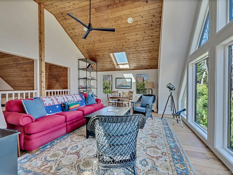 25 Miami Ave — Photo 14