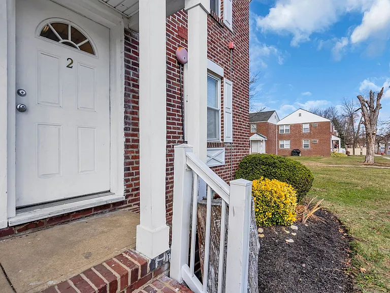 Maple Court Apartments — Photo 48