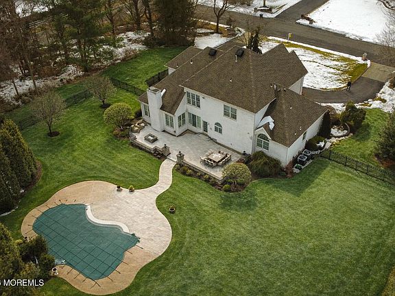 3rd image of 2 Slopebrook Lane