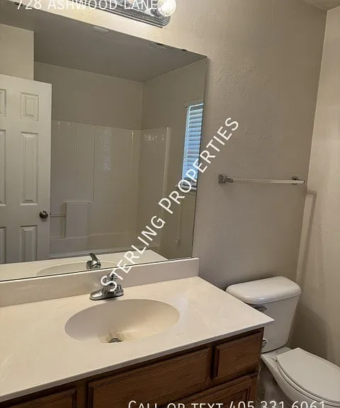 728 Ashwood Ln — Photo 32