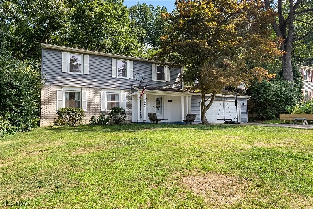 8565 Carriage Hill Dr NE photo 1