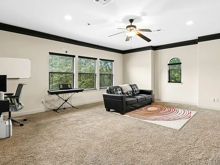 13001 Medina River Way — Photo 22