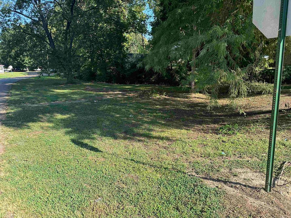 1st image of 327 Canal Ave E