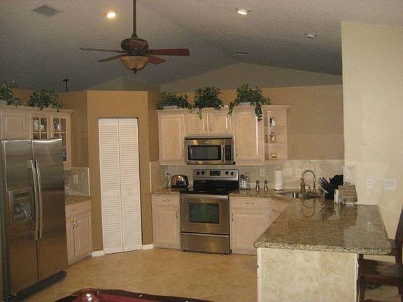4th image of 8198 NW 41st St