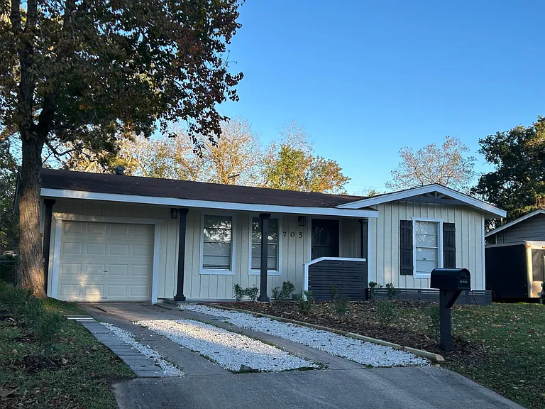 705 Azalea St — Photo 13