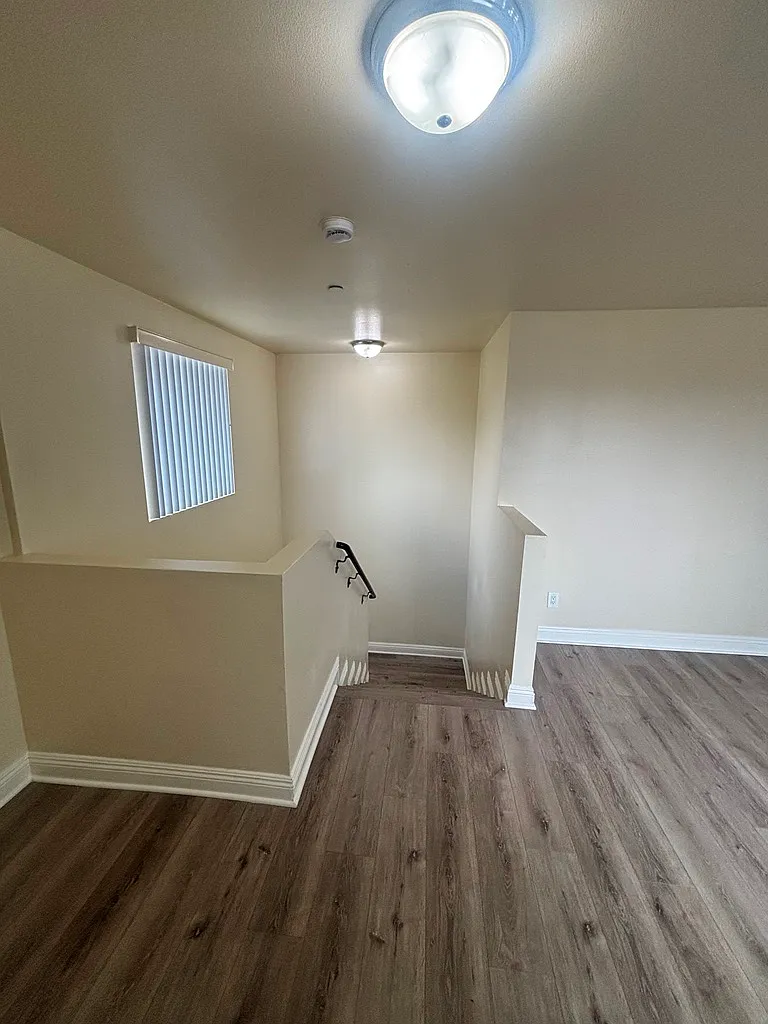 5 bed, 1488 sqft, $3,800 — Photo 3