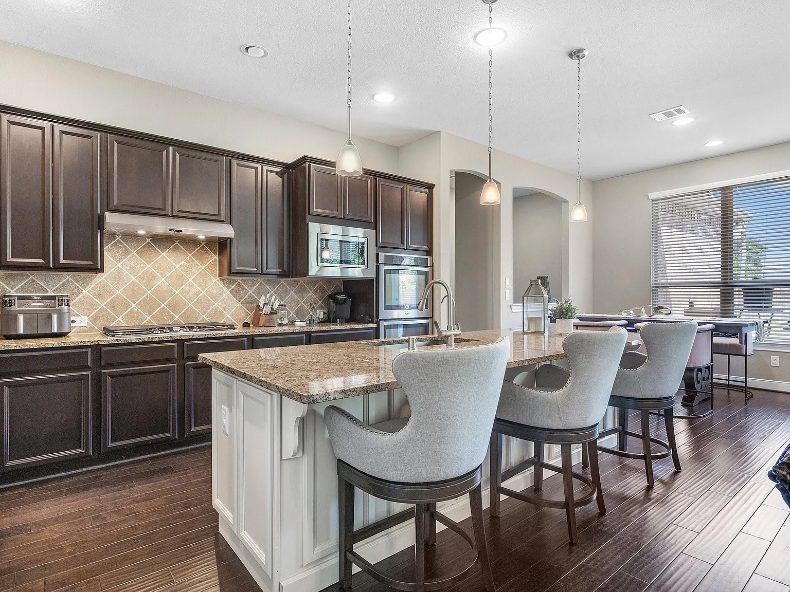 4 bed, 3.5 bath, 4017 sqft, $5,000 — Photo 3